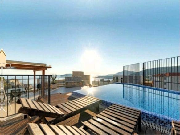 Penthouse sa Pogledom na More u Rafailovićima