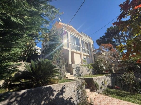 Dupleks kuća u Baru sa pogledom na more