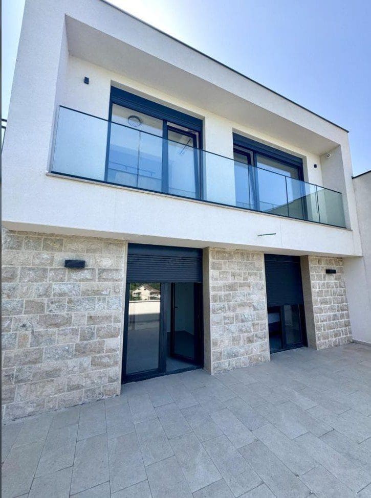 Duplex Stan za Iznajmljivanje Tivat