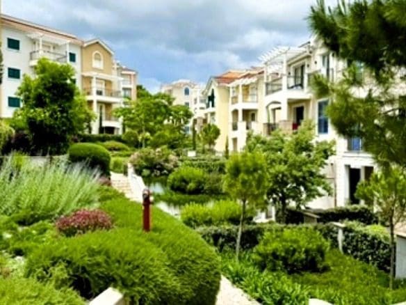 Apartment mit Terrasse Luštica Bay