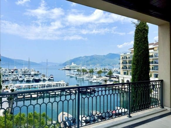 Luksusowy apartament z widokiem na morze w Porto Montenegro
