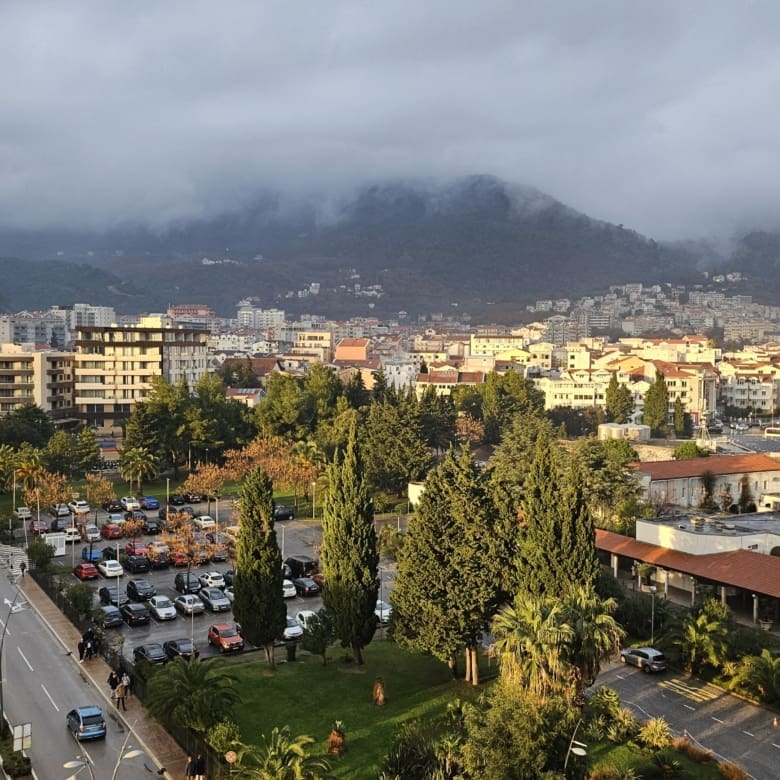 Інвестиції в нерухомість Дубовиці (Будва): Посібник з проживання цілий рік.