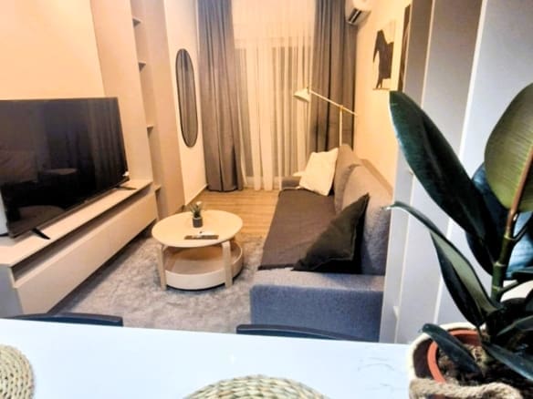 Студія на продаж у Тиваті