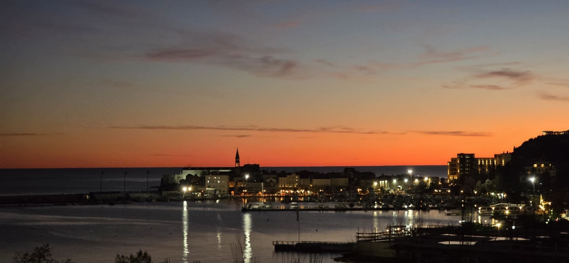 Нічний порт Чорногорії